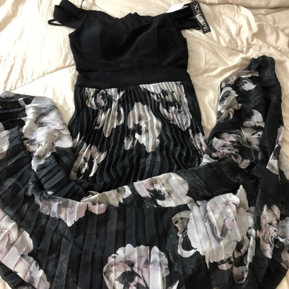 Xscape Long Pleated Floral Dress Black $239 - Picture 1 of 6